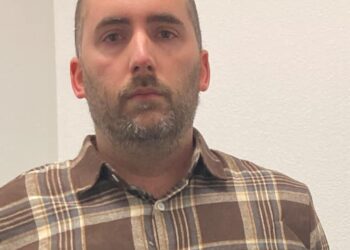 Substitute arrested after dropping pants in class