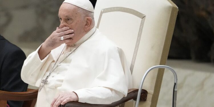 The Pope, suffering from flu symptoms, gives up speaking during his general audience