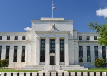 The US Central Bank keeps interest rates unchanged and monetary tightening has reached its end  Economy