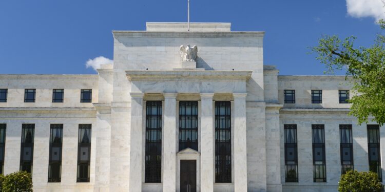 The US Central Bank keeps interest rates unchanged and monetary tightening has reached its end  Economy