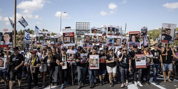 To conclude a new deal with Hamas.. Netanyahu faces pressure from the families of detainees  Policy