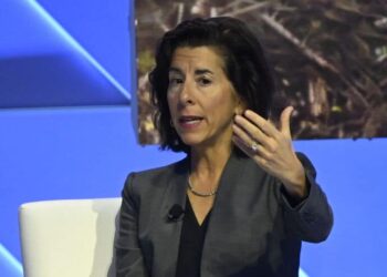 US Commerce Minister calls for tougher response to “threat” from China