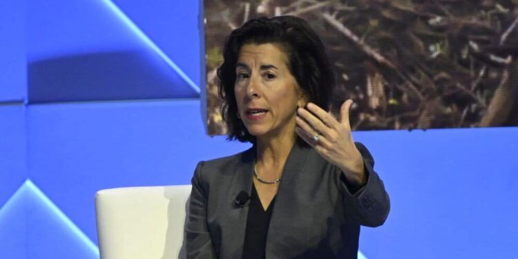 US Commerce Minister calls for tougher response to “threat” from China