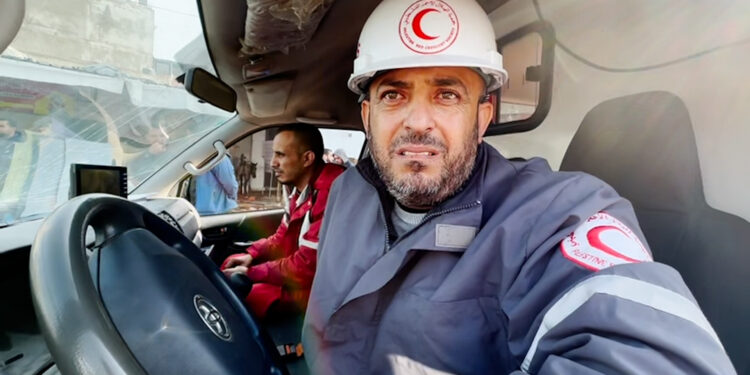 Under the rubble for days.. a paramedic is unable to rescue his children and family in Gaza
