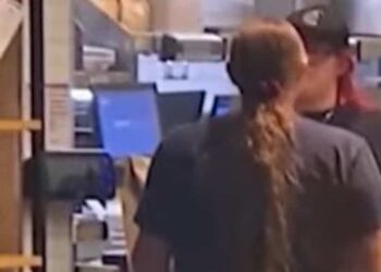 Unusual judicial sentence: a woman is sentenced by a judge to work in fast food