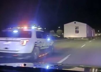 Unusual police chase: he tries to flee the police… by dragging his mobile home