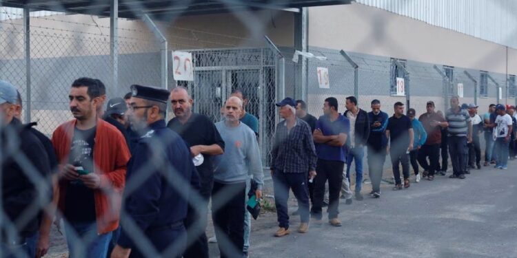 Warning of economic and security repercussions of Israel’s ban on Palestinian workers  Economy