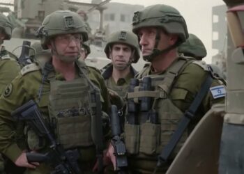 What is the story of drug-resistant infections among Israeli soldiers participating in the Gaza war?