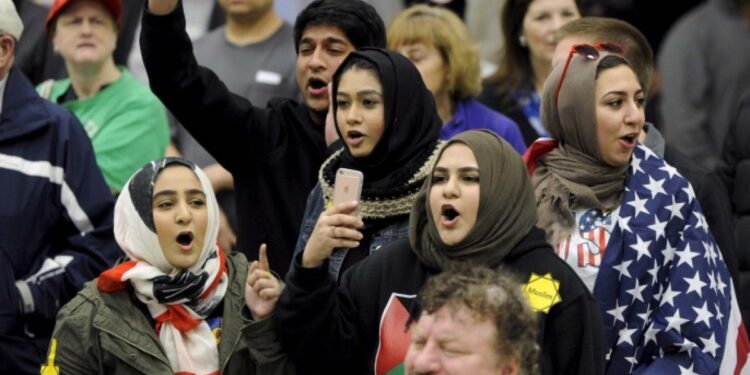 Yedioth Ahronoth: American youth are searching for meaning in life and find what they seek in Islam  Policy