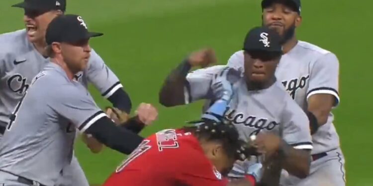 a violent fight breaks out between two MLB players and causes six exclusions