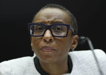 Harvard president resigns amid controversy