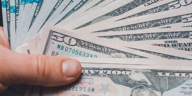 216,000 jobs created in December in the United States: the unemployment rate remains at 3.7