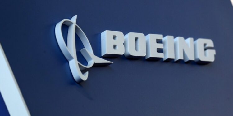 A new incident for Boeing: a crack forces a flight to return