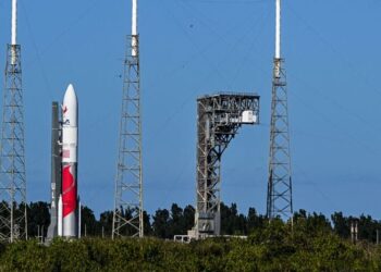 A new rocket carrying an American lander ready for takeoff