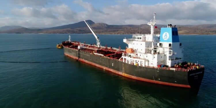 Despite Houthi attacks, oil tankers continue to sail in the Red Sea