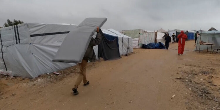 Displaced people in Rafah face cold and bombing as food and supplies run out