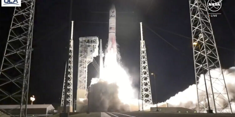 First US lunar lander in more than 50 years heads to the Moon with commercial deliveries