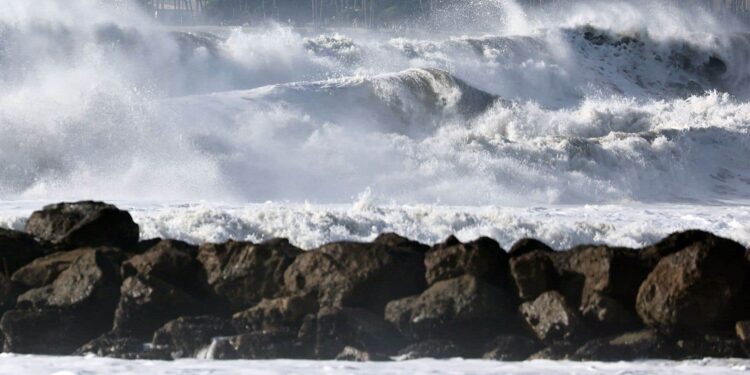 Giant waves crash on the American west coast