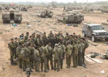 Globes: Business owners in Israel are pressuring reservists to return to work