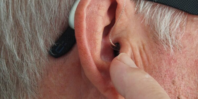 Hearing aids can help people with hearing loss live longer, analysis suggests