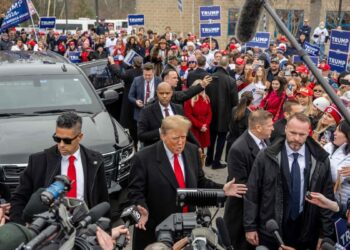 (IN PICTURES) Primary in New Hampshire: Trump wants more surveillance on the Canada-US border