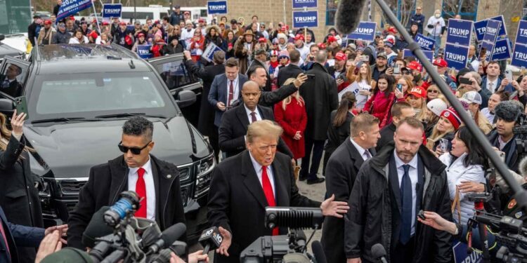 (IN PICTURES) Primary in New Hampshire: Trump wants more surveillance on the Canada-US border