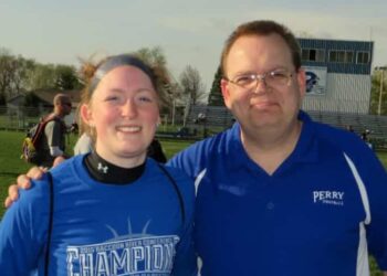 Iowa principal dies 10 days after shooting at his establishment