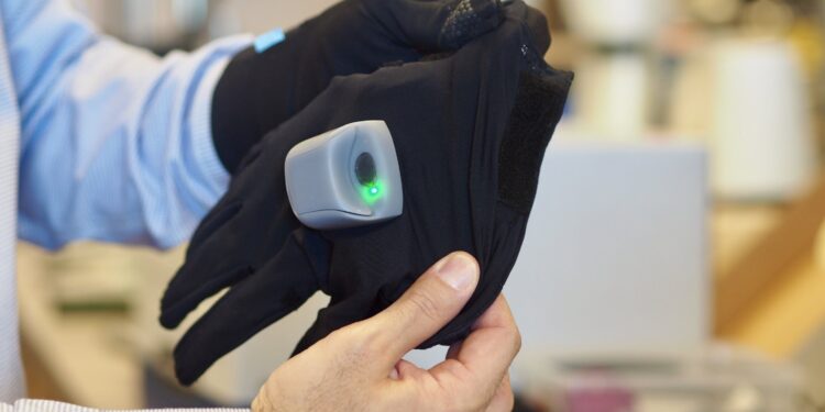 ‘Smart glove’ can improve hand mobility in stroke patients