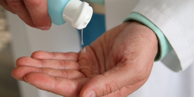Surgeons’ choice of skin disinfectant impacts risk of infection, Canadian-US study finds