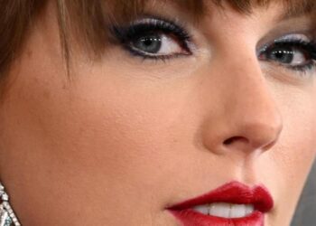 Taylor Swift, fake straight?  An article causes controversy
