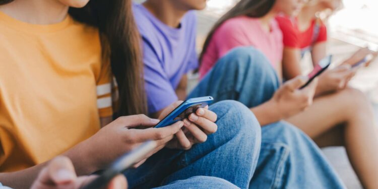 Teen depression is influenced by the social network used and personality