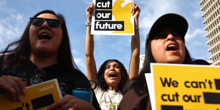 The Los Angeles Times announces it will lay off a fifth of its editorial staff