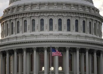 The US Congress takes a key step to fend off a budgetary paralysis