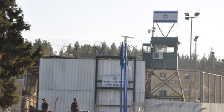 The death of a seventh prisoner in occupation prisons since the start of the aggression on Gaza