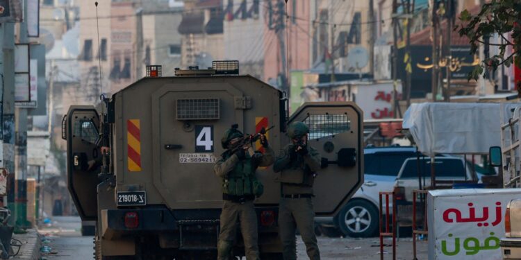 The occupation launches a campaign of raids and arrests in cities and towns in the West Bank