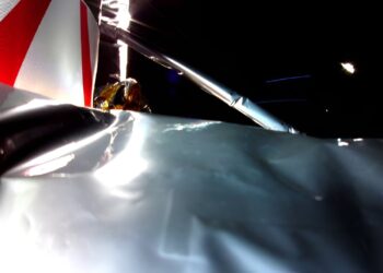 The space odyssey of the doomed American lunar lander continues… for now