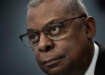 US Defense Minister returns to Pentagon after hospitalization