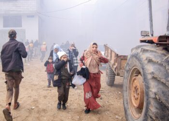 Violent clashes in Khan Yunis and Al-Qassam announce the targeting of 4 tanks and a troop carrier