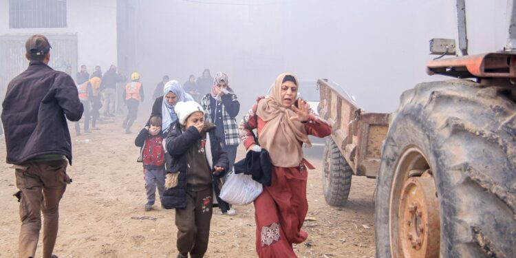 Violent clashes in Khan Yunis and Al-Qassam announce the targeting of 4 tanks and a troop carrier