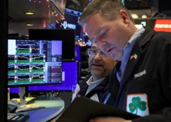 Wall Street hesitates after mixed inflation figures