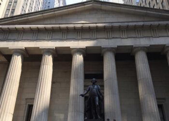 Wall Street in disarray, after a three-day break