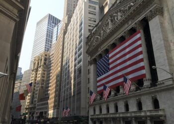 Wall Street still sees red!
