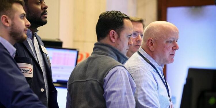 Wall Street tempted by the rise, before inflation and the quarterly