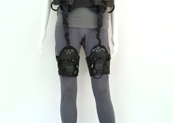 Wearable, flexible robotic device improves walking in people with Parkinson’s disease