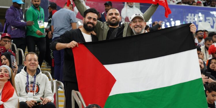 With the keffiyeh and the Palestinian anthem.. Gaza is present at the opening ceremony of the Asian Cup