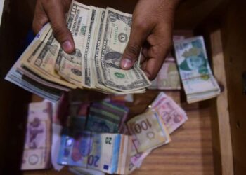 A fake CIA agent tricks his wealthy victims into US$20 million