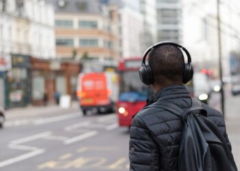 AI can use human perception to help eliminate noisy sounds