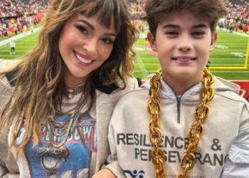 American actress asks for donations before posting photo at Super Bowl