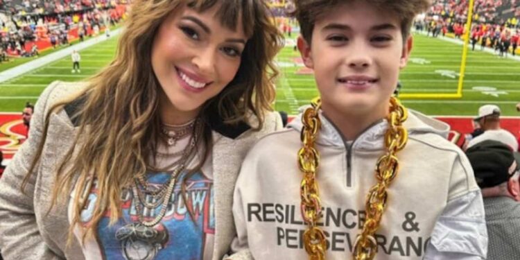 American actress asks for donations before posting photo at Super Bowl