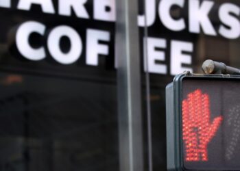 Amid the decline in sales due to the boycott, the fight against unions costs Starbucks $240 million